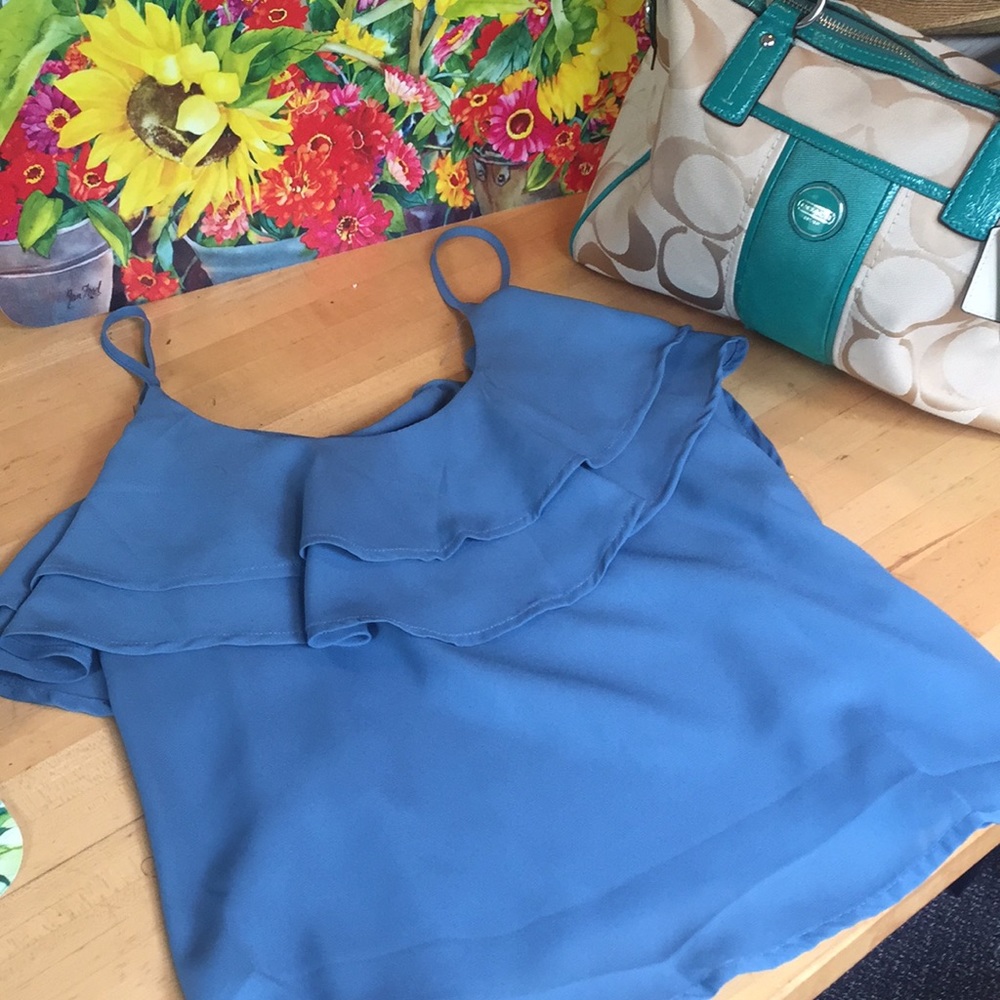 Blue flowy crop top! BNWT